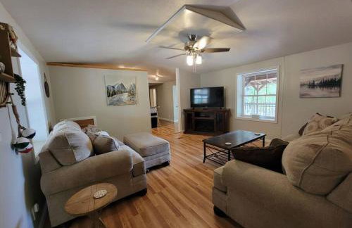 Gigi's Spacious Lakefront with Boat Ramp Access!! Newly Remodeled, Sleeps 8! - Foto 9