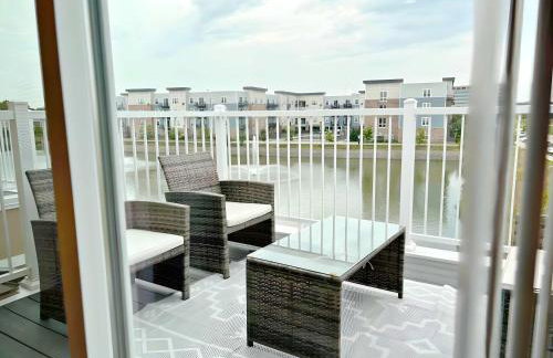 Modern 4BR Townhouse with Parking & Lake Views - WVille rep 4 - Foto 61