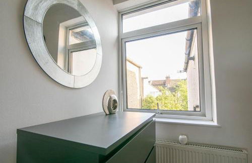 3 bed Modern Home, Vibrant & Stylish, Sleep upto 7 - Foto 10