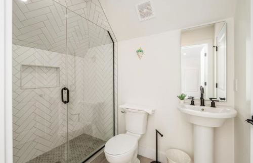 Modern Luxury 4BR 3 5BA Oasis in Historic Old Town East PD - Foto 30