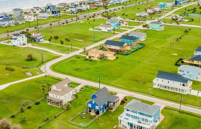 Backyard Oasis Hot Tub and 2 Shaded Decks - Foto 25