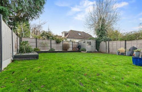 Large 4 Bedroom House Bricket Wood, Van & Car Parking, Sleeps 8 - Foto 27