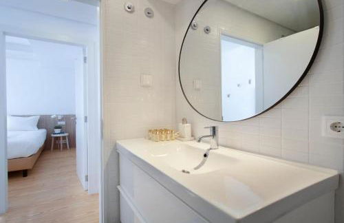 Liberdade Stylish Attic Apt with AC and City View - Photo 19