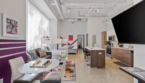 Stunning Downtown Apartment with Pool, Laundry, Parking - Foto 2