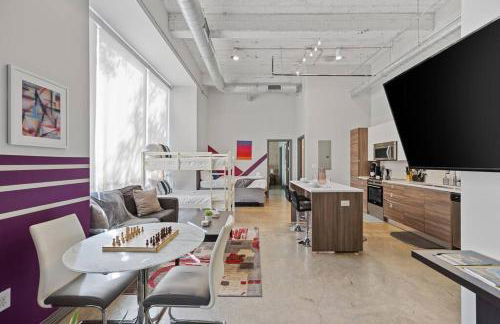 Stunning Downtown Apartment with Pool, Laundry, Parking - Foto 2