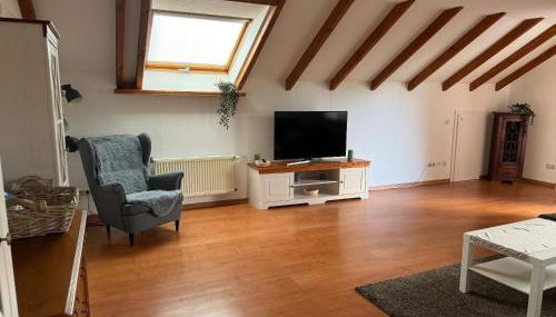 Dachgeschoss Wohnung mit Blick ins Grüne - Foto 2