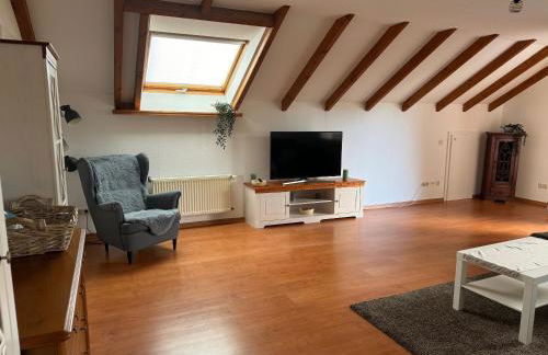 Dachgeschoss Wohnung mit Blick ins Grüne - Foto 2