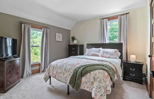 Entire Duplex w Historic District and Sleeps 12 - Foto 5