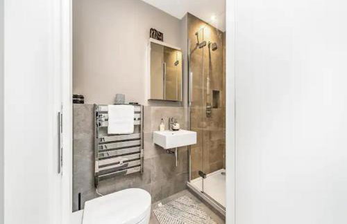 Contemporary Fulham Penthouse with Large Balcony - Pass the Keys - Foto 20