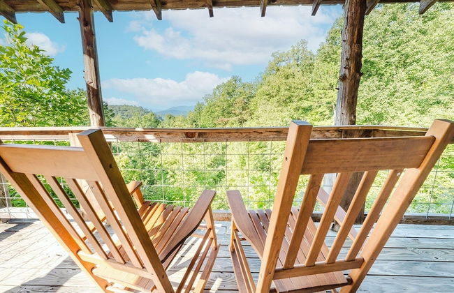 J Willy's Refuge 2 Bedroom Cabin by RedAwning - Photo 36