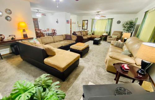 Family friendly, 3 bedroom house, with king bed for up to 15 - BBQ - Internet - jet tub - Foto 1