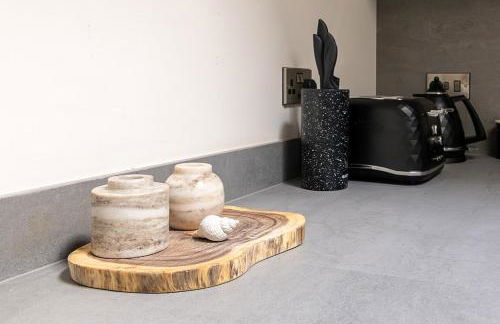 Lux Two Bedroom Home & Terrace in Stamford Centre - Foto 13