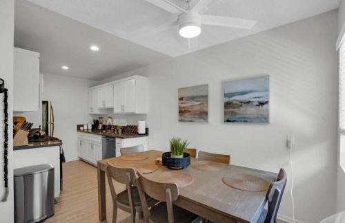 6th Haven, Arcade, King Bed, Games, 1 Mile to Beaches - Foto 11