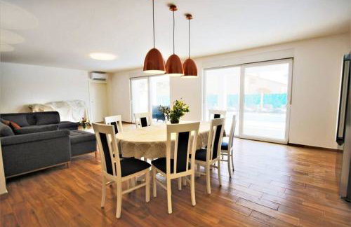 New Villa with Pool - Foto 26