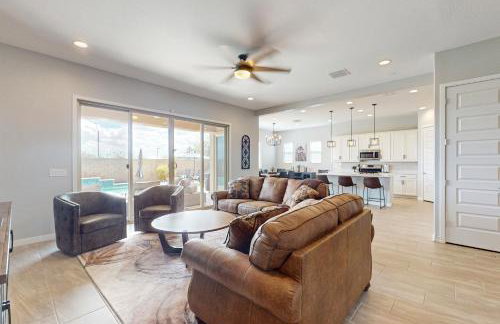 Pool, Hot Tub and Game Room! Spacious Buckeye Home - Foto 3