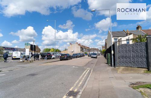 Ten Cromwell - FREE PARKING - Spacious 3 Bedroom Contractor Home - Central Grays Close to Station and Shops - Fast Wi-Fi - Long Term Stays - Foto 12