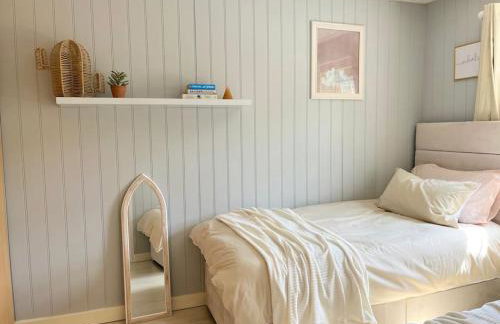 Artistic, Bright & Spacious 3 Bedroom Home - Foto 18