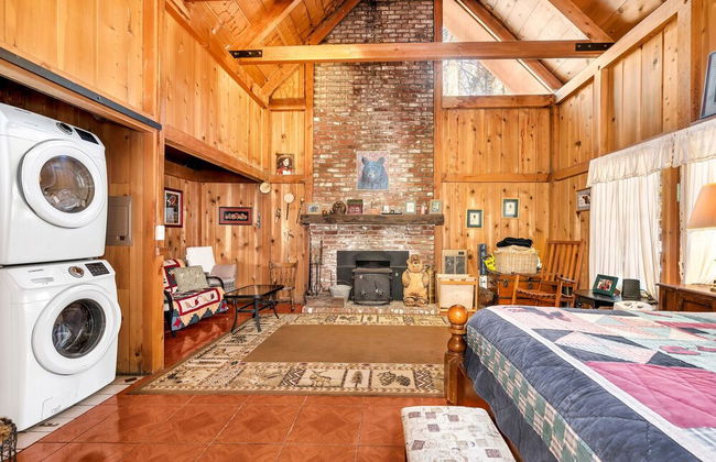 Rustic Knotty Pine - Minutes to the Water! - Foto 17