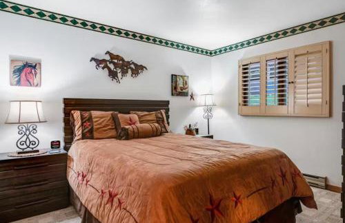 Mountain Condo w Views, Balconies and Fireplace - Foto 10