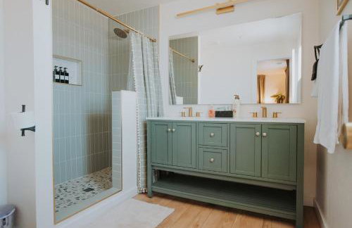 Bohemian ChiC SpaCation-Private HotTub-Close to Downtown-No Pet Fee! - Foto 45