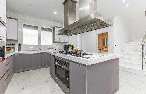 Casa Familiar 9 Pax, Smart TV, Centro, Playa, Café, AC - Foto 10