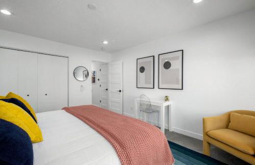 Relaxed Hillside Retreat with Hot Tub and Skyline Views - Foto 31