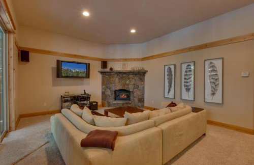 Skislope Manor - Spacious Tahoe Donner 4 BR with Gorgeous Home Theater and Hot Tub - Foto 19