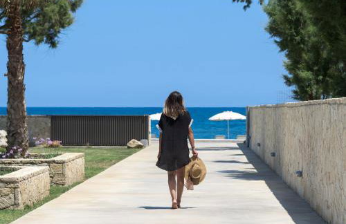 Amalthia Villa, Heated Pool & Walk to the Beach, By ThinkVilla - Photo 2