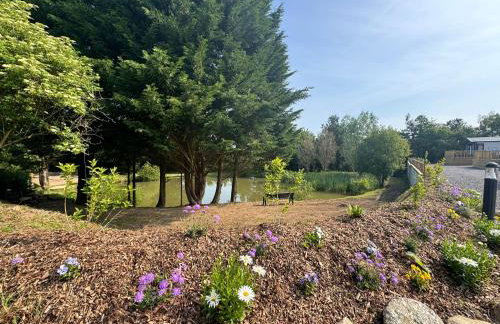 Peaceful Lake Retreat - Fishing Lakes, Heated Outdoor Swimming Pool 500yrds on Sister Park , Pool Open April to September - Foto 48