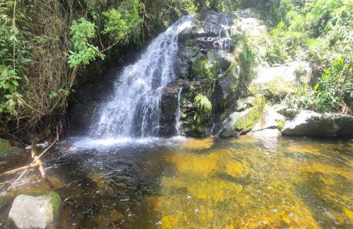 Chalé da Cachoeira - Cachoeira particular dentro da hospedagem - Foto 3