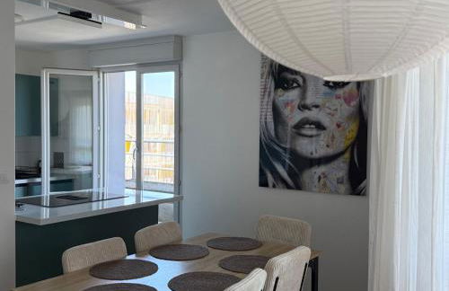 Grand appart lumineux - 6 pers, wifi, parking, check-in facile, proche commodités & métro 5min - Foto 4