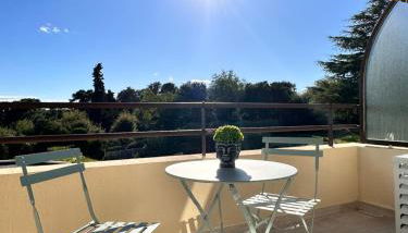 STUDIO HORIZON - SEA VIEW - POOL- Air Conditioner - Kitchen - Wifi -TV Train - Bus - - Foto 3