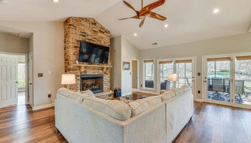 Lake Norman Retreat with Dock, Game Room and Hot Tub - Foto 5