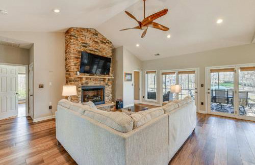 Lake Norman Retreat with Dock, Game Room and Hot Tub - Foto 5
