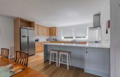 Heathercroft House-Modern 3 bedroom house with stunning views - Photo 4