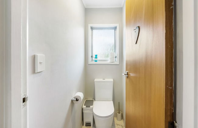 Inner City Retreat - WiFi - Netflix - Photo 36