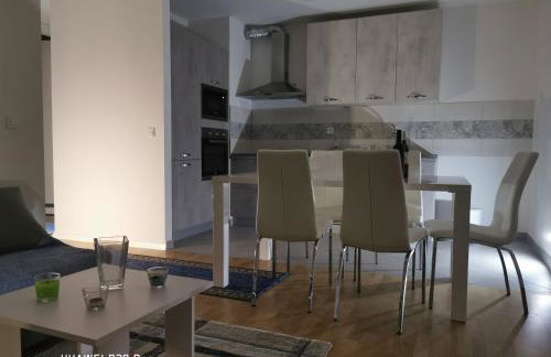 CITY CENTER PEARL #new#free reserved parking in garage elevator direct access#business and pleasure#city view&balcony&sunny&cafes&markets&tram#city center#working room#2 toliets#2 bedrooms - Photo 47