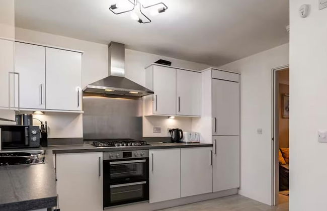 Charming 3 Bed Home in Stepps, Glasgow - Garden & Patio - Photo 43