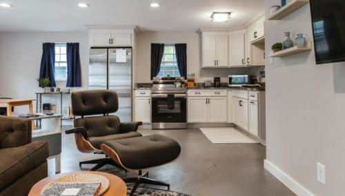 Greenway Garage with Firepit - Photo 5