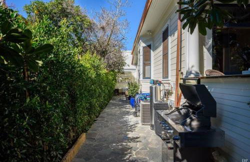 Upscale Downtown Home Walk to Beach shops Bars 2 - Photo 16