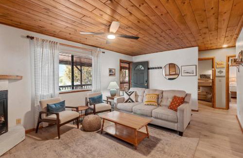 Cozy Cabin in Heber with a deck, fireplace and pet friendly - Foto 5