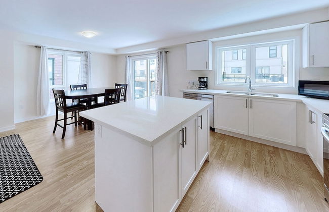 Modern 3-bedroom Oshawa Home - Photo 14