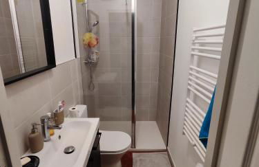 Bright and modern 3-bedroom apartment, 90m2 with Air condition, in Beziers - Photo 35