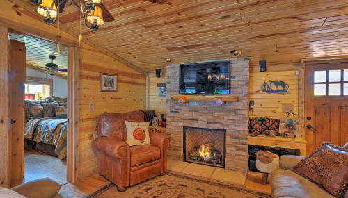 Bartlesville Cabin with Pool, Hot Tub and Trampoline! - Foto 3