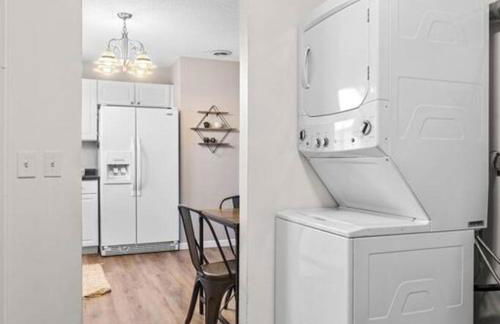 Pet Friendly Large Fenced Backyard Covered Patio - Foto 15