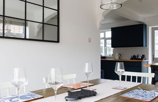 Bright Modern 4 br House 100 Metres From Beach - Photo 11