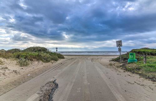 Group Getaway with Deck, Steps to Crystal Beach! - Foto 37