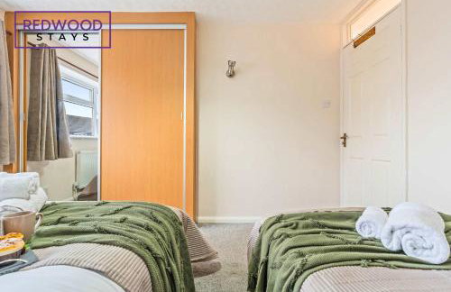 Cosy 3-Bedroom Serviced House with Free Fast WiFi and Parking for 2 Cars By Redwood Stays - Foto 21