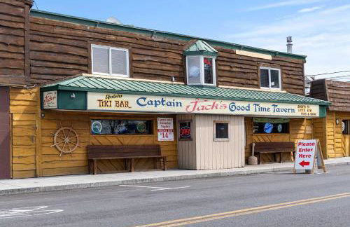 Walk to Beach! Sodus Point Escape with Private Yard - Foto 36