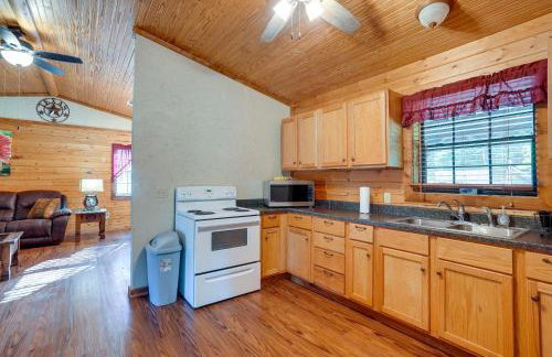 Kilgore Gem Pet-Friendly Cabin with Duck Pond! - Foto 8